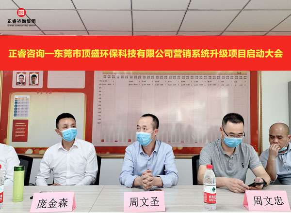 總經理周文圣（左）、副總經理周文忠（右）