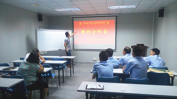 正睿咨詢(xún)專(zhuān)家老師主導(dǎo)召開(kāi)案例分析會(huì)