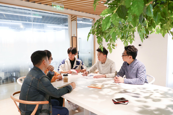 員工培訓與發(fā)展：培養(yǎng)人才，提升企業(yè)核心競爭力