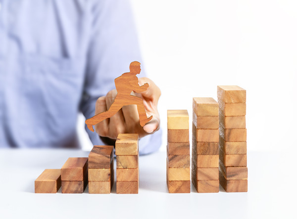 企業(yè)戰(zhàn)略規(guī)劃的步驟是什么？如何落地實施？