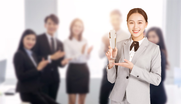深入了解行業(yè)趨勢，優(yōu)化企業(yè)戰(zhàn)略決策