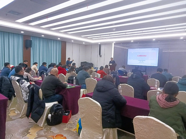 無錫市社區(qū)商會——勤新商會攜手正睿咨詢集團(tuán)為企業(yè)家賦能充電！