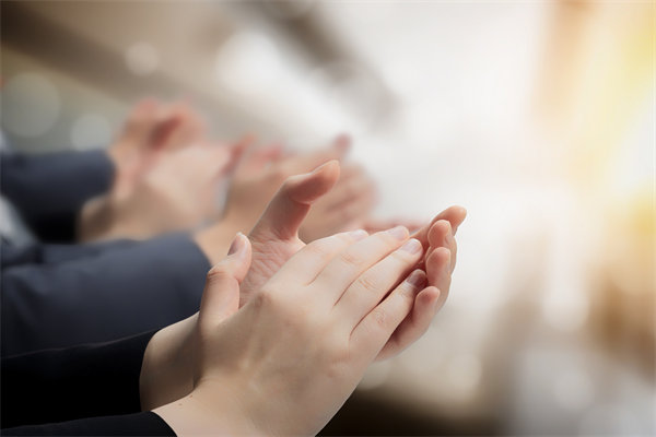 薪酬績(jī)效與戰(zhàn)略目標(biāo)協(xié)同，推動(dòng)企業(yè)持續(xù)發(fā)展與成長(zhǎng)