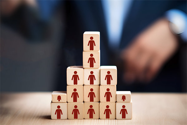 企業(yè)的發(fā)展戰(zhàn)略不僅僅是老板一個(gè)人的問題，還有誰？