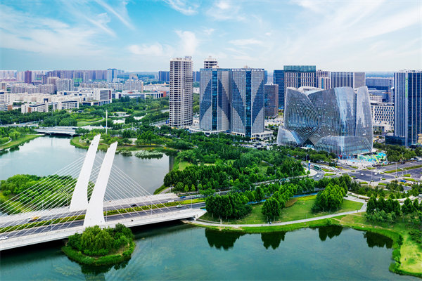 管理咨詢(xún)?nèi)绾沃︵嵵萜髽I(yè)實(shí)現(xiàn)市場(chǎng)競(jìng)爭(zhēng)力的提升？