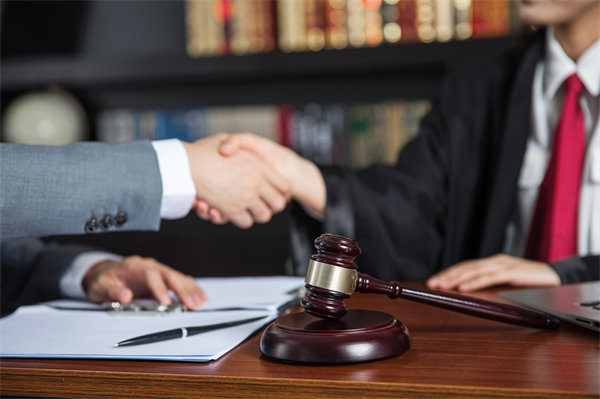 薪酬管理中如何確保合法合規(guī)，避免法律風(fēng)險？