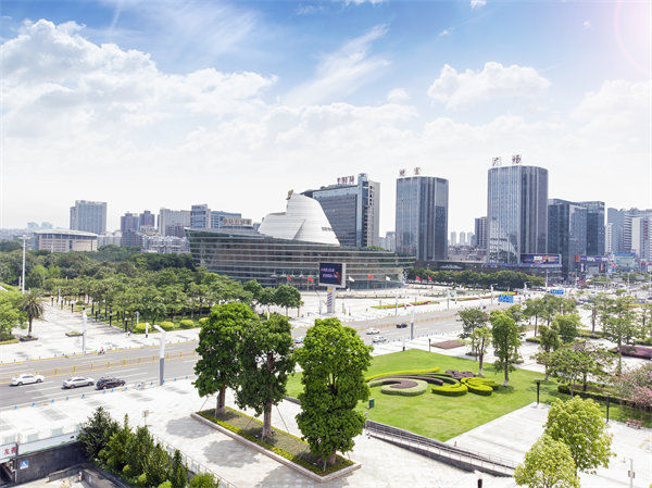 東莞企業(yè)成長路上，管理咨詢?nèi)绾纬蔀榧铀倨鳎? title=