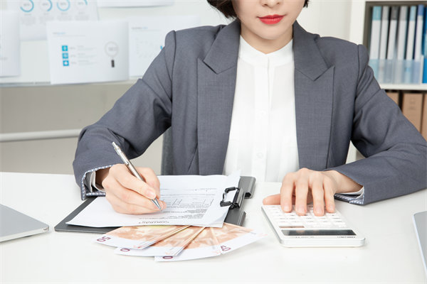 企業(yè)戰(zhàn)略轉(zhuǎn)型的關(guān)鍵成功因素與風險規(guī)避策略何在？