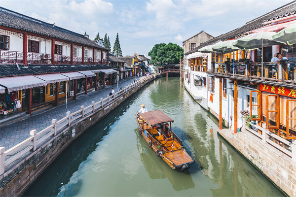 以文化賦能經(jīng)濟社會發(fā)展，企業(yè)營銷管理對此有何啟發(fā)？