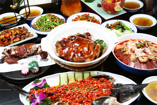 今年擴(kuò)消費(fèi)怎么干？各大企業(yè)如何根據(jù)政策發(fā)力？
