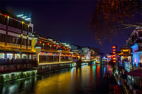 企業(yè)發(fā)展陷入瓶頸，南京戰(zhàn)略咨詢公司如何定制破局突圍方案？