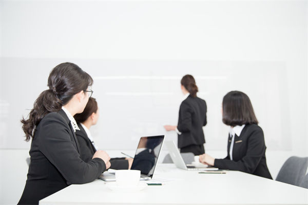 員工培訓(xùn)無效、成長慢，人力資源管理怎樣定制高效方案？