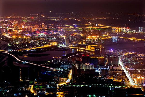 清遠(yuǎn)戰(zhàn)略咨詢公司洞察市場(chǎng)，如何精準(zhǔn)為企業(yè)定位發(fā)展方向？