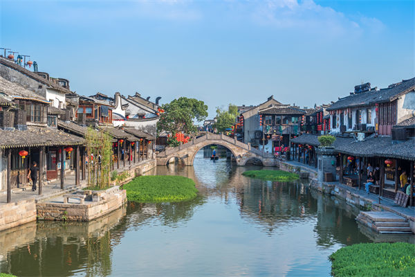 戰(zhàn)略規(guī)劃分析：村民不滿古鎮(zhèn)收門票，指引游客逃票