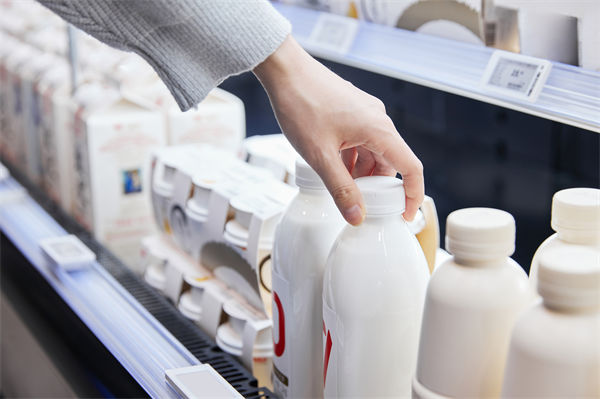 常溫純牛奶中禁止添加復(fù)原乳，集成供應(yīng)鏈怎么看？